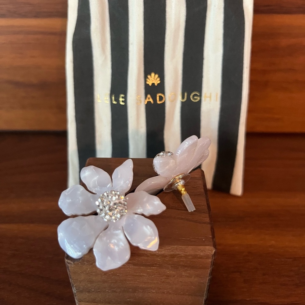 Lele Sadoughi Mother of Pearl Wallflower Button Earrings - Picture 6 of 6